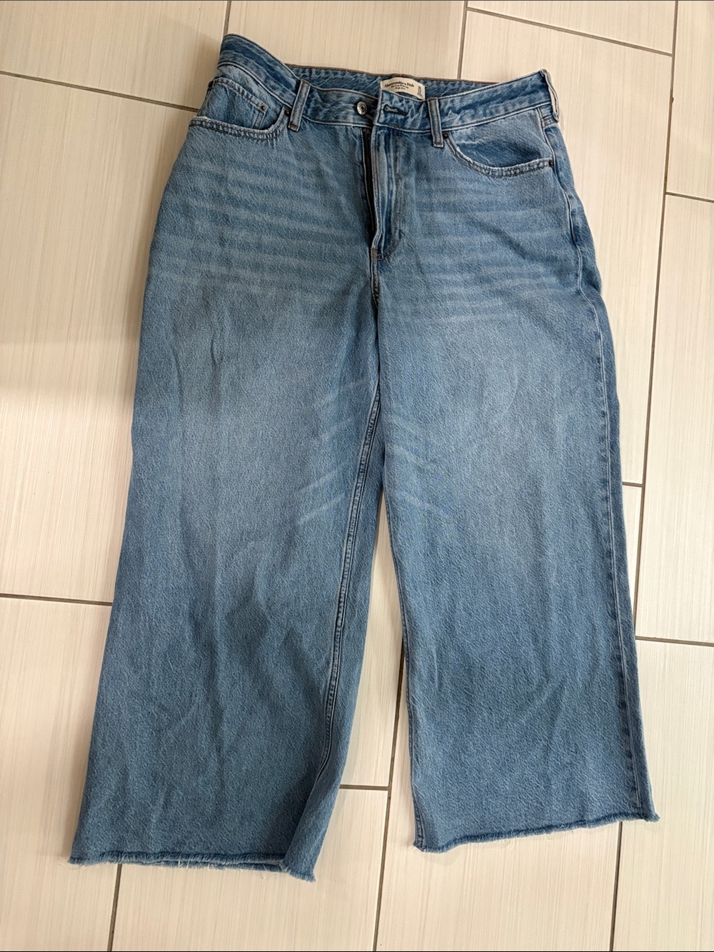 Abercrombie & Fitch The Crop Wide Leg Jean Curve Love